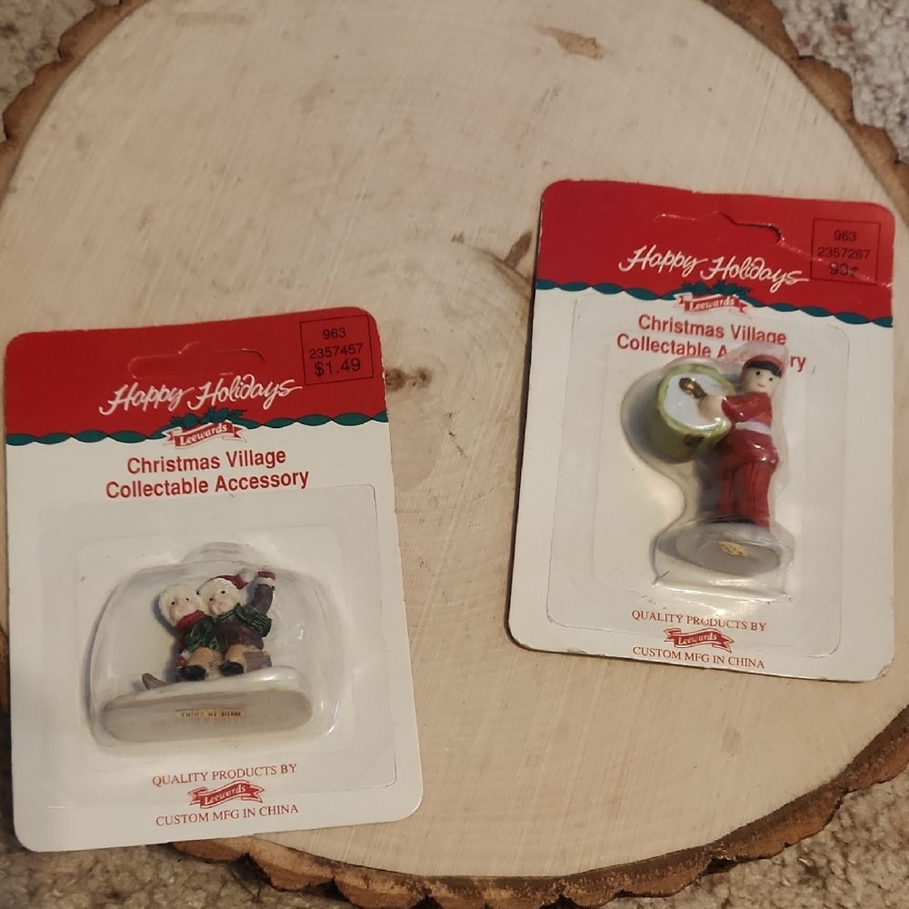 Vintage Leewards Christmas Village Collectable Accessories Minatures 2 Packs